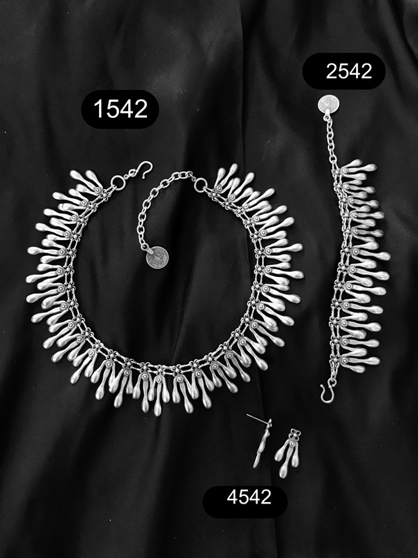 NECKLACE 1542