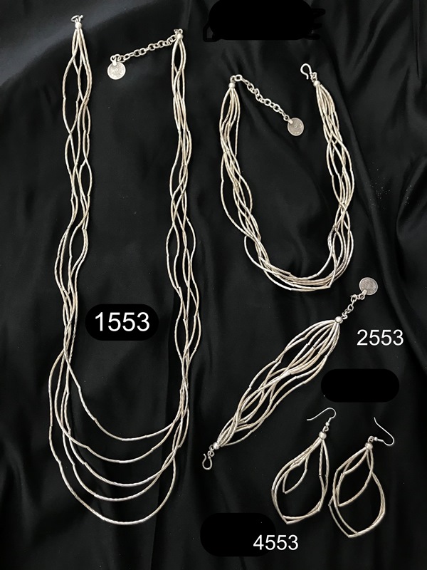 NECKLACE 1553